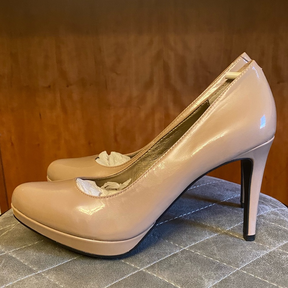 ME TOO • Nude Patent Leather Pumps • Size 7.5